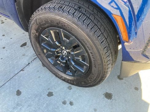 Used 2023 Nissan Frontier SV image 11