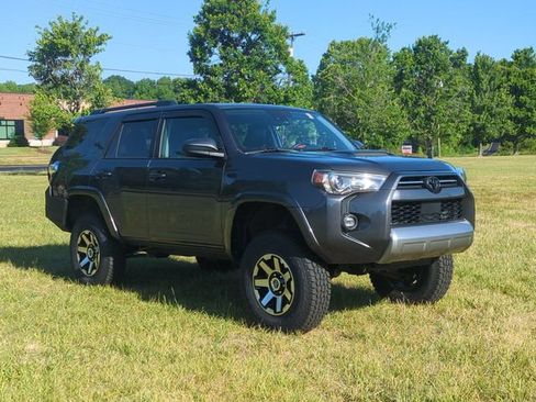Used 2022 Toyota 4Runner TRD Off-Road AWD/4WD image 15