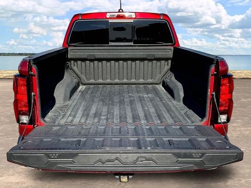 Used 2024 Chevrolet Colorado Trail Boss w/ Technology Package AWD/4WD image 9