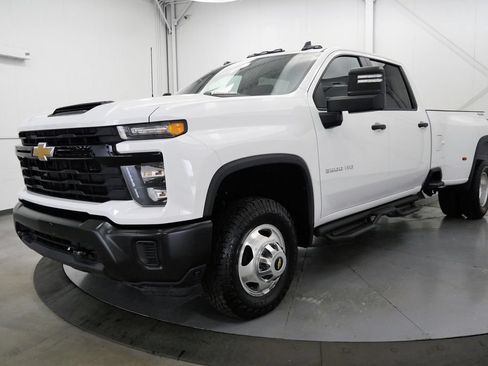 Used 2025 Chevrolet Silverado 3500 W/T AWD/4WD image 3