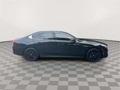 Used 2024 BMW 530i w/ Premium Package RWD image 5
