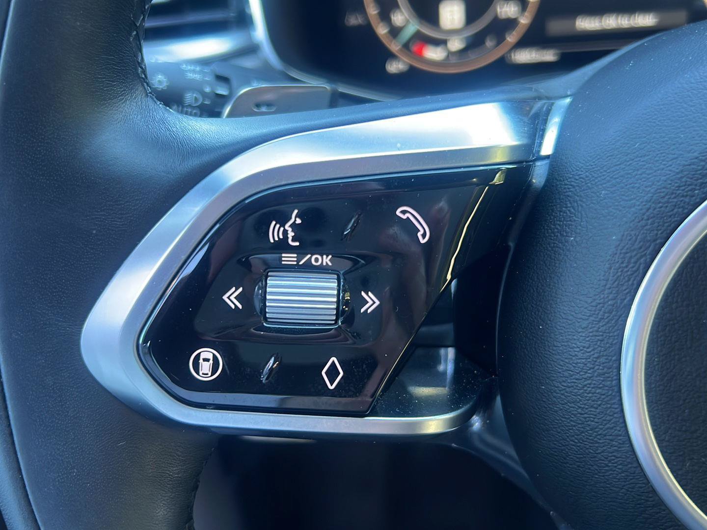 Certified 2026 Jaguar F-PACE R-Dynamic S AWD/4WD image 13