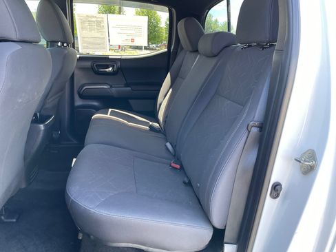 Certified 2018 Toyota Tacoma TRD Off-Road AWD/4WD image 13