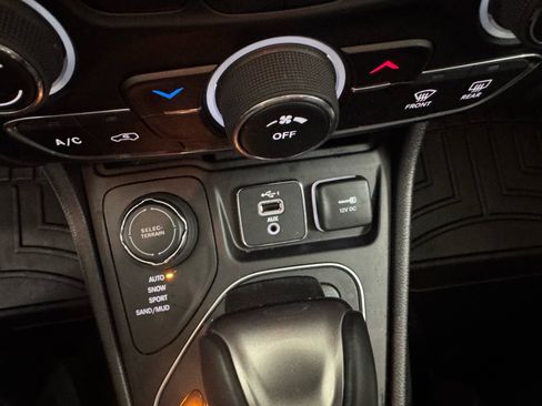 Used 2021 Jeep Cherokee Latitude Lux image 20