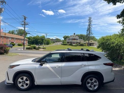 Used 2024 Toyota Highlander XSE AWD/4WD image 9