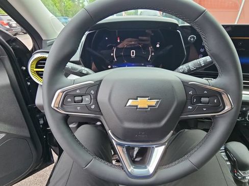 Used 2024 Chevrolet Trax LT w/ Driver Confidence Package FWD image 35