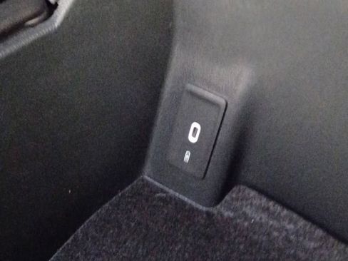 Used 2025 Volkswagen Atlas SE FWD image 30