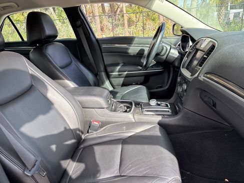 Used 2019 Chrysler 300 Touring L w/ Quick Order Package 22F image 27