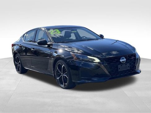 Certified 2023 Nissan Altima 2.5 SR w/ SR Premium Package FWD image 3