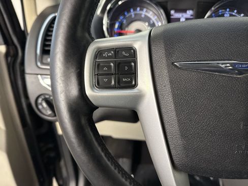 Used 2015 Chrysler Town & Country Touring-L w/ Driver Convenience Group FWD image 13