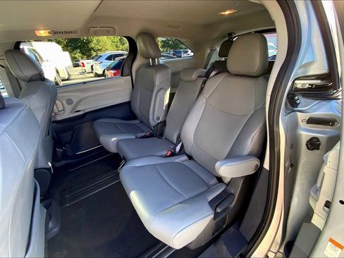 Used 2024 Toyota Sienna XLE image 20