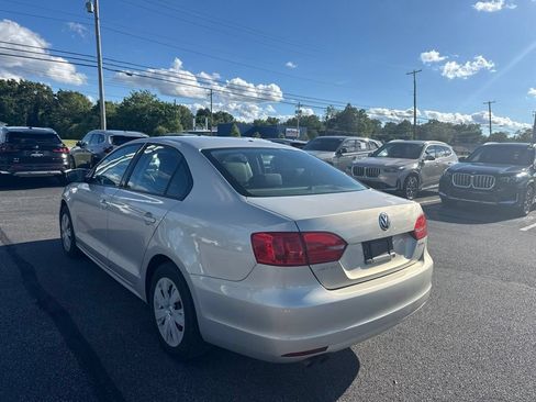 Used 2011 Volkswagen Jetta SE FWD image 5