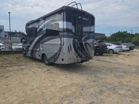 Used 2016 Mercedes-Benz Sprinter 3500 image 12