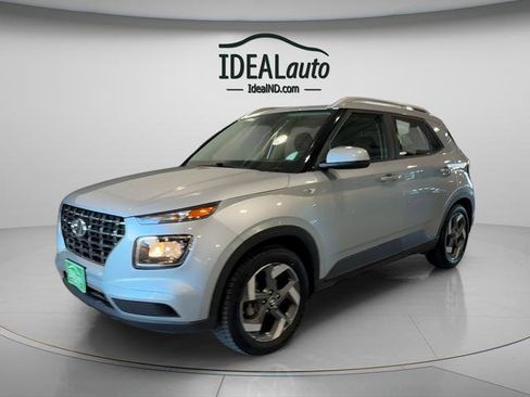 Used 2022 Hyundai Venue SEL image 2