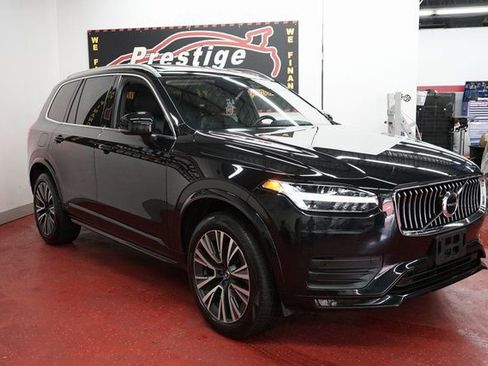 Used 2022 Volvo XC90 T6 Momentum image 5