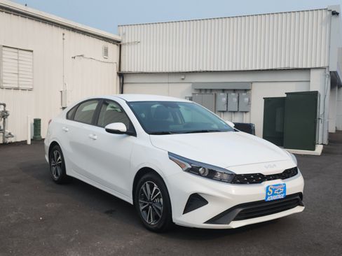 Used 2024 Kia Forte LXS w/ LXS Technology Package FWD image 7