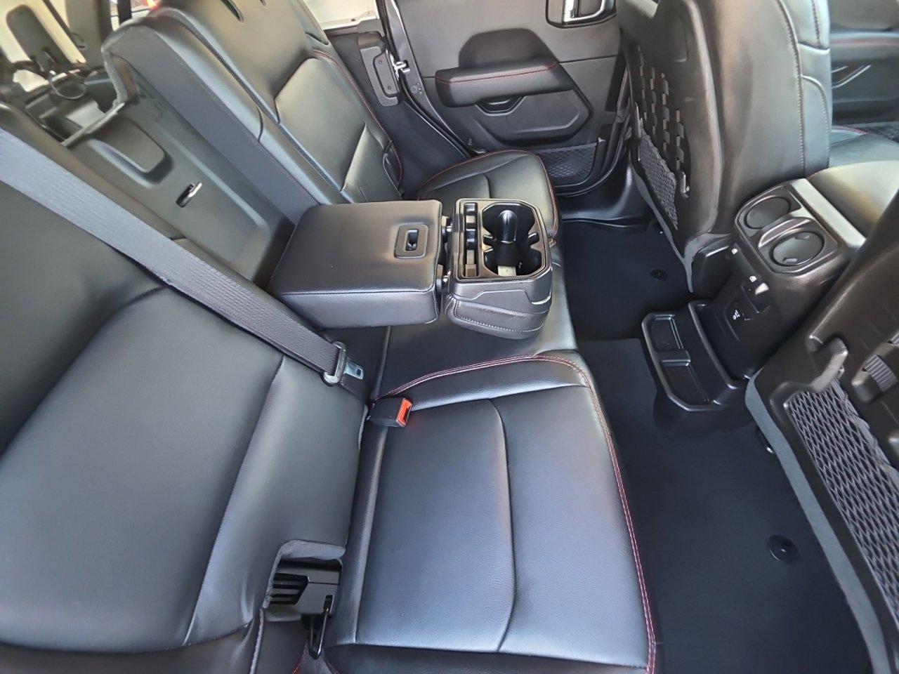 Used 2020 Jeep Wrangler Unlimited Rubicon AWD/4WD image 24