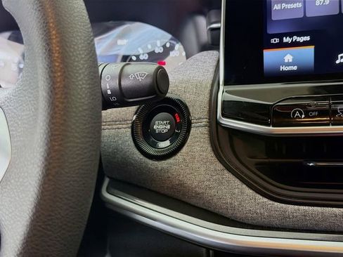 Used 2024 Jeep Compass Sport image 31