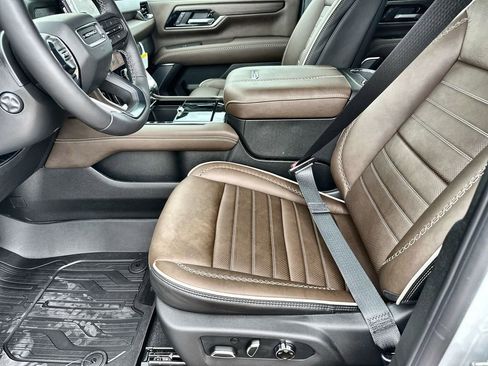 New 2026 GMC Yukon Denali Ultimate w/ LPO, Floor Liner Package AWD/4WD image 24