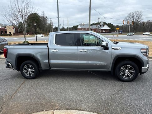 Used 2025 GMC Sierra 1500 SLT image 9