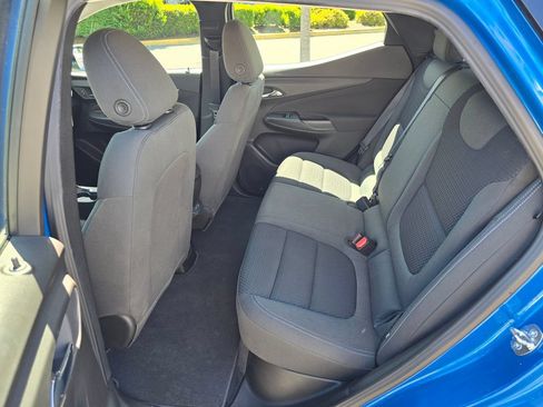 Used 2022 Chevrolet Bolt EUV LT w/ Comfort Package FWD image 16