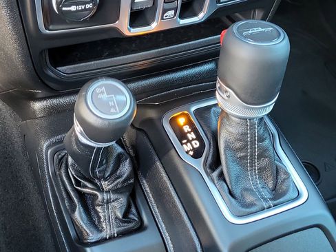 New 2025 Jeep Gladiator High Tide image 16