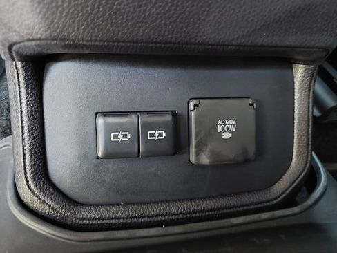 Used 2025 Toyota Highlander Limited image 5