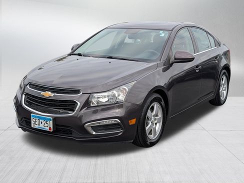 Used 2016 Chevrolet Cruze LT FWD image 3