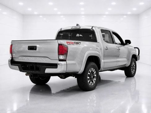 Used 2017 Toyota Tacoma TRD Off-Road w/ Premium & Technology Package AWD/4WD image 5