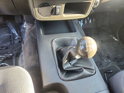 Used 2018 Nissan Frontier S image 16