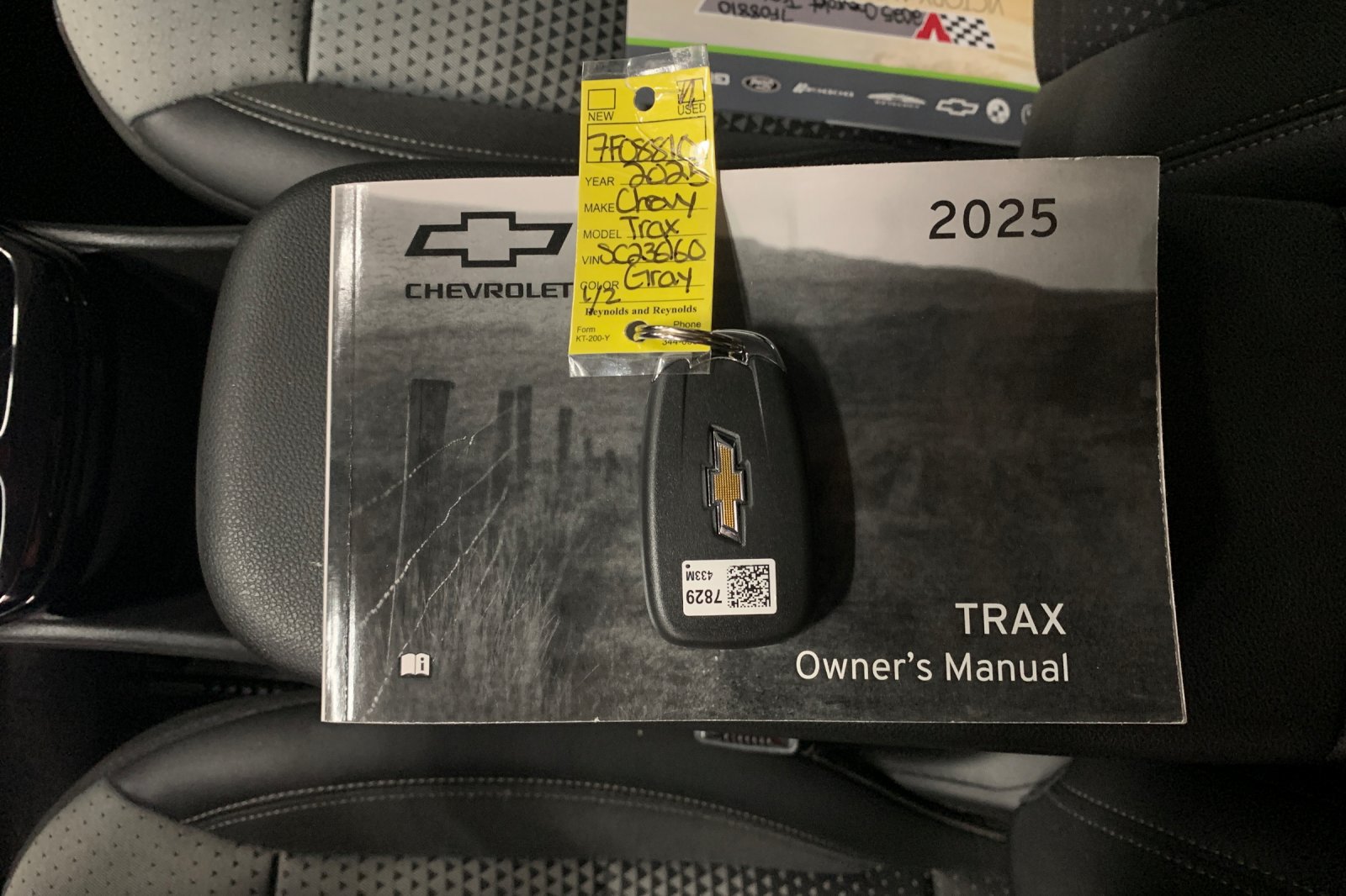 Used 2025 Chevrolet Trax LT w/ LT Convenience Package FWD image 9