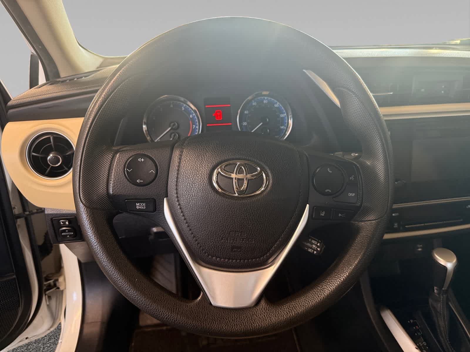 Used 2017 Toyota Corolla LE w/ Carpet Mat Package (TMS) FWD image 13