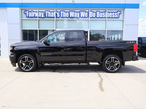 Used 2019 Chevrolet Silverado 1500 LT w/ LPO, Black Pack AWD/4WD image 7