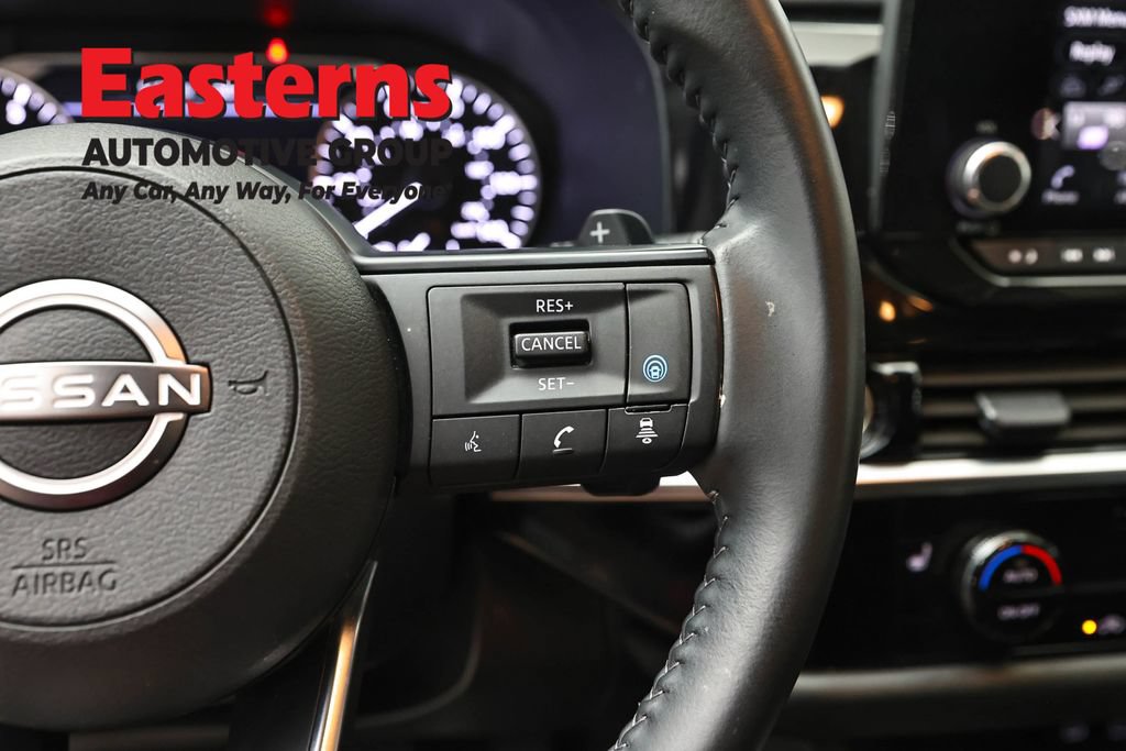 Used 2024 Nissan Pathfinder SV AWD/4WD image 17