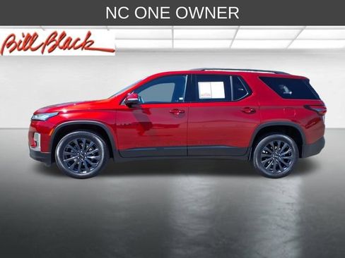 Used 2022 Chevrolet Traverse RS FWD image 2