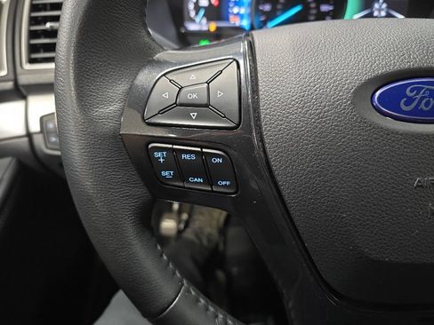 Used 2017 Ford Explorer XLT w/ Equipment Group 202A FWD image 19