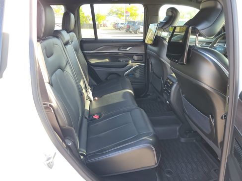 Used 2023 Jeep Grand Cherokee Overland w/ Adv Protech Group III image 13