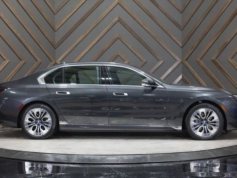 Used 2025 BMW i7 xDrive60 image 16