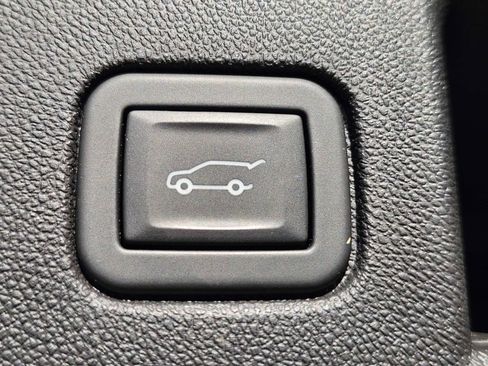 Used 2024 Chevrolet Equinox Premier FWD image 14