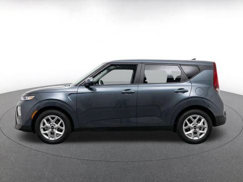 Used 2025 Kia Soul LX w/ LX Technology Package FWD image 4