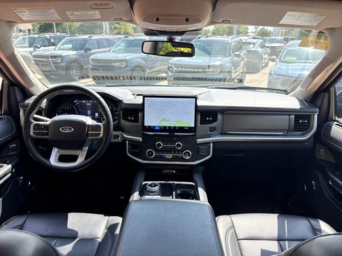 Used 2023 Ford Expedition XLT RWD image 7