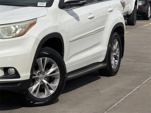 Used 2015 Toyota Highlander XLE image 3