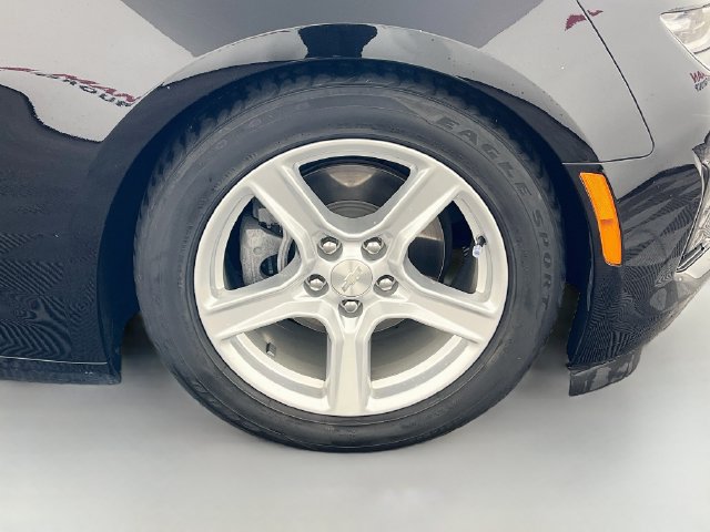 Used 2022 Chevrolet Camaro LT RWD image 7