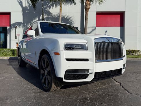 Used 2023 Rolls-Royce Cullinan image 6