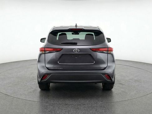 Used 2025 Toyota Highlander LE image 7