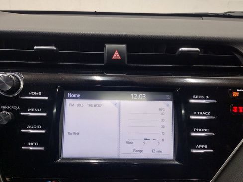 Used 2018 Toyota Camry L image 29