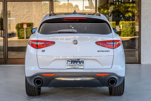 Used 2019 Alfa Romeo Stelvio AWD w/ Nero Edizione image 8