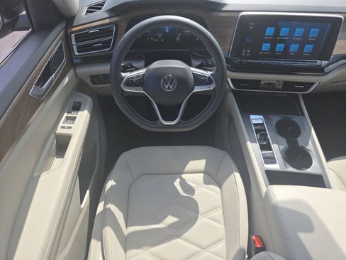 Used 2025 Volkswagen Atlas SE image 26