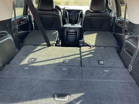 Used 2019 Cadillac Escalade Luxury image 51