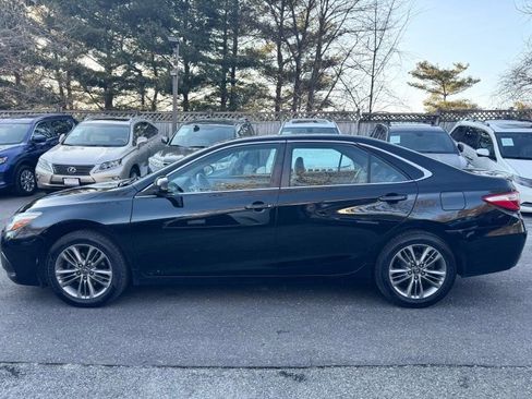 Used 2017 Toyota Camry SE image 4